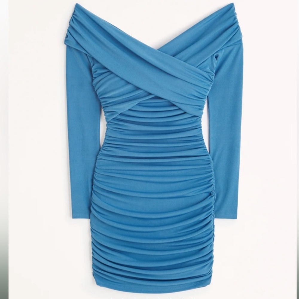 Abercrombie & Fitch
Off-The-Shoulder Ruched Mini Dress Blue Petite